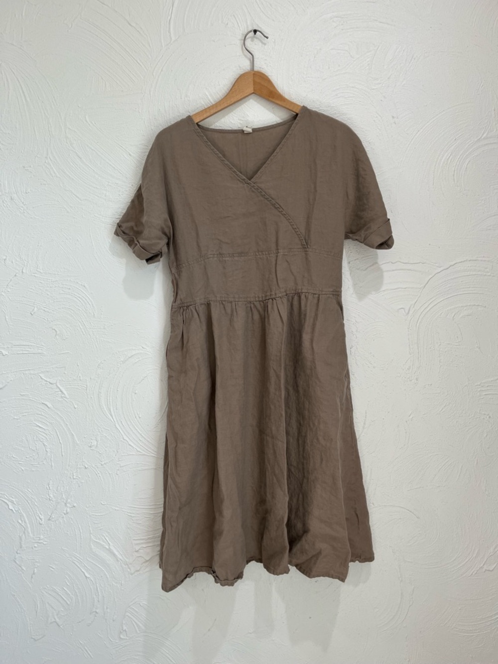 Grae Cove Women’s V-Neck Short Sleeve Midi Dress in Taupe brown 100% linen
